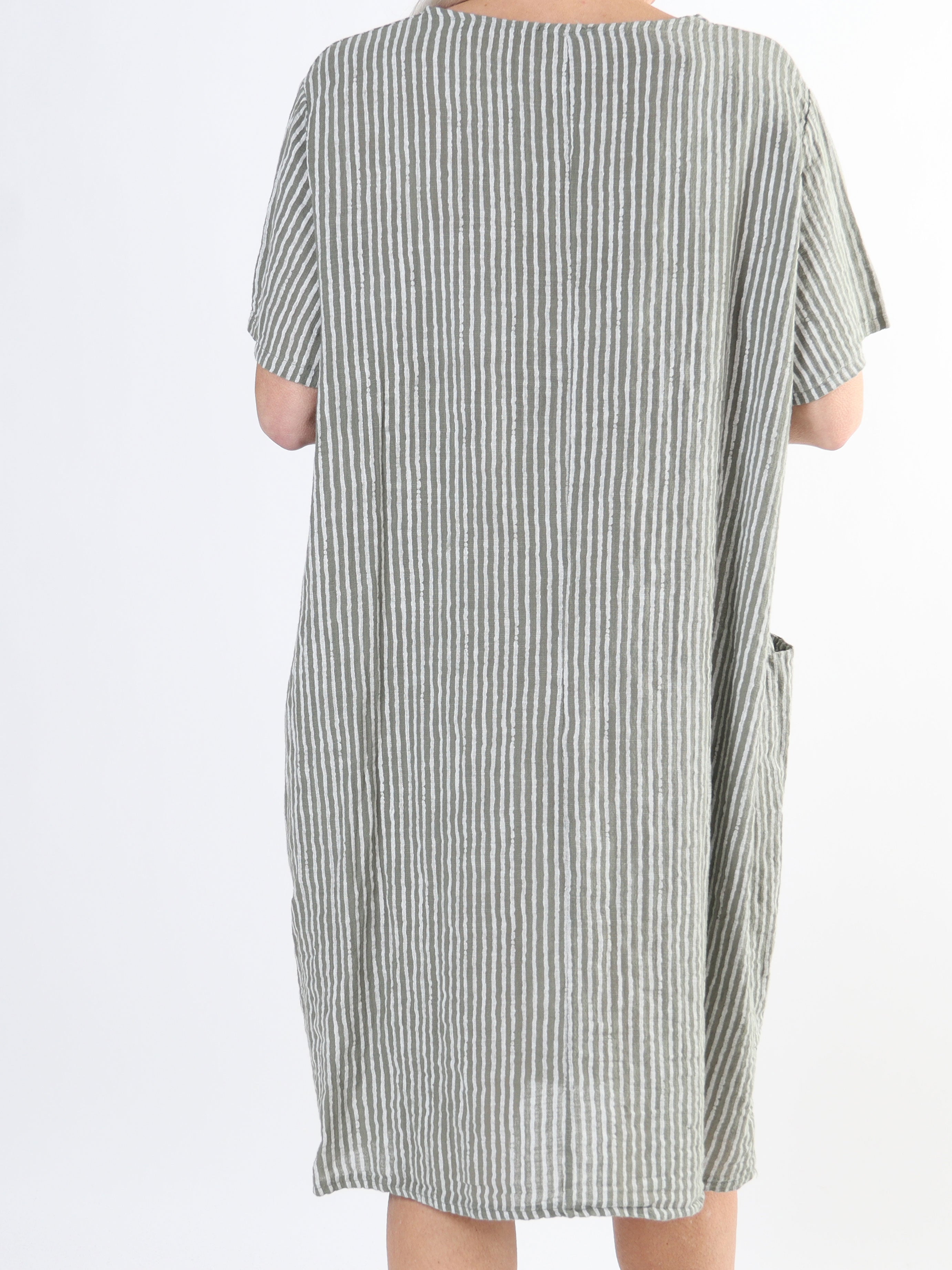 Louise - Finrandig plus size-klänning i linneaktigt bomullstyg